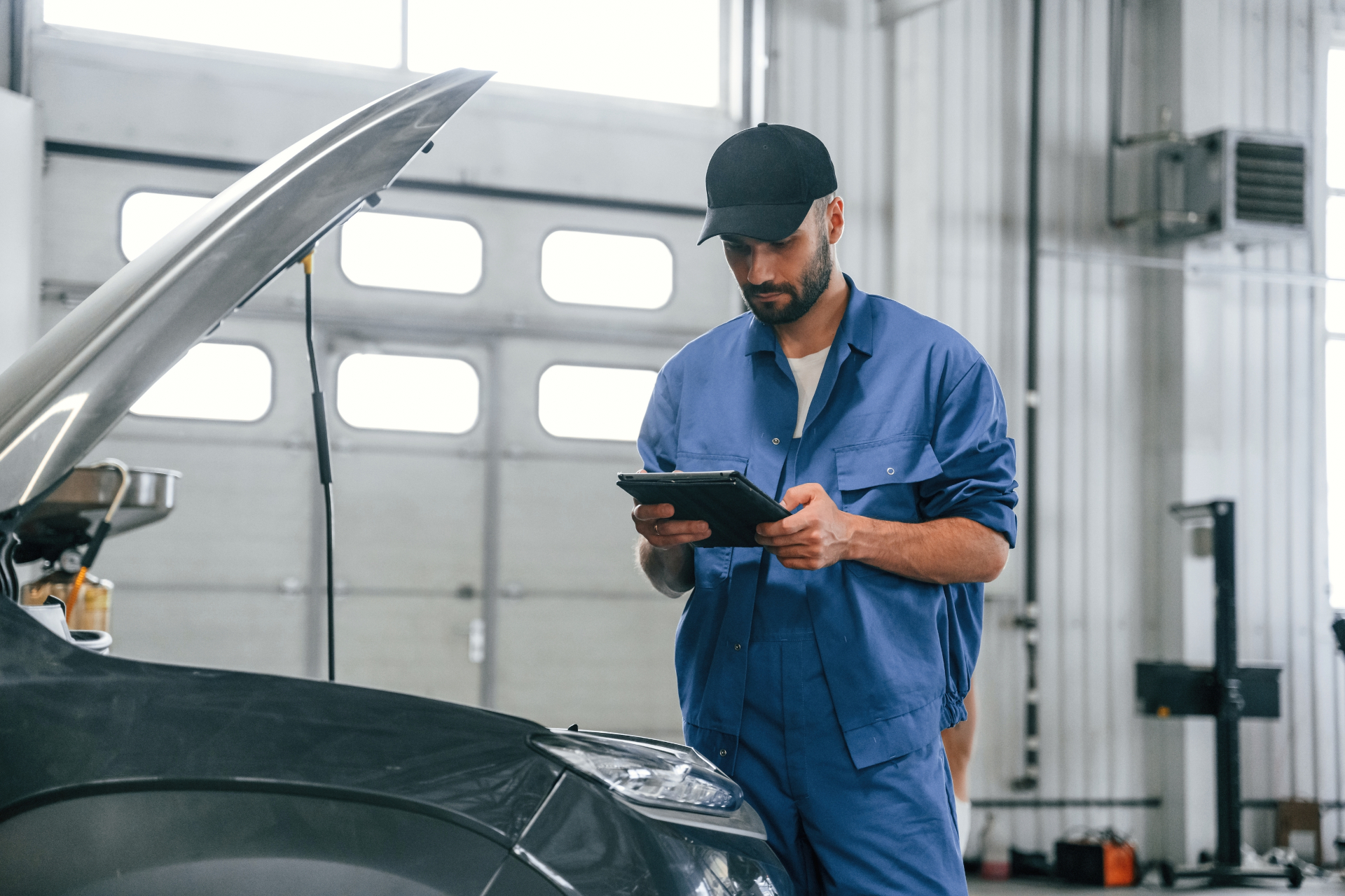 mechanic using tablet to take notes